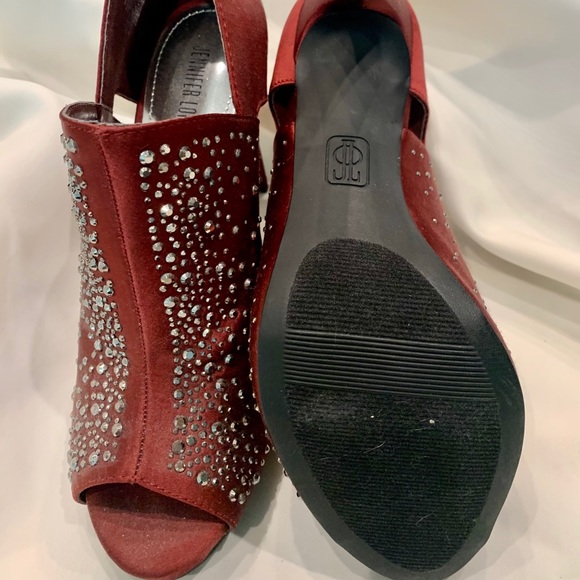 New with box Satin Peep Toe pumps - Picture 7 of 10